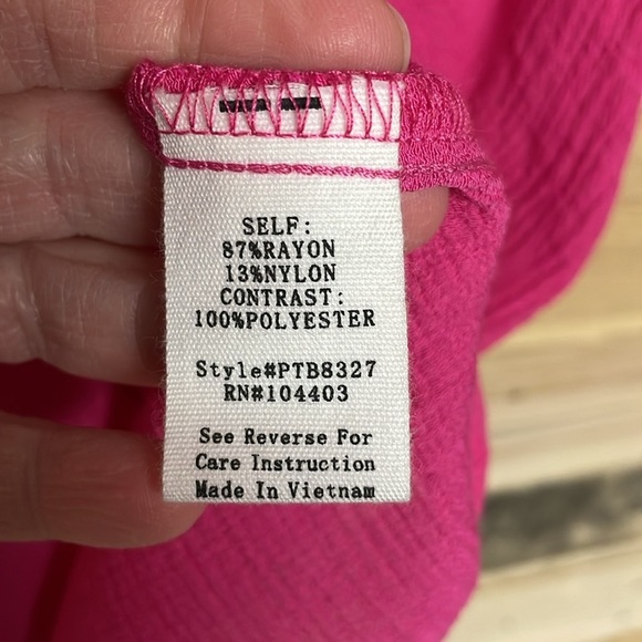 Perch by blu pepper size 2X and 3X hot pink short sleeve v-neck stitching blouse - Picture 6 of 9